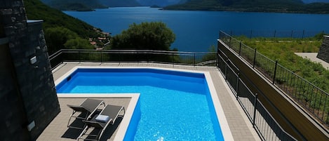 Familienapartment, Mehrere Schlafzimmer, Bergseite (Vista d'Oro Palma Apt. 21) | Pool | Außenpool (je nach Saison geöffnet)