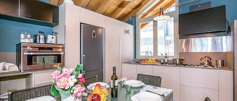 Familienapartment, Mehrere Schlafzimmer, Bergseite (Vista d'Oro Palma Apt. 21) | Eigene Küche