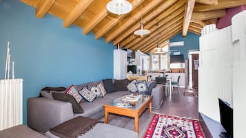 Familienapartment, Mehrere Schlafzimmer, Bergseite (Vista d'Oro Palma Apt. 21) | Wohnbereich