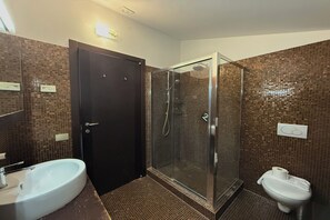 Standard-Stadtwohnung, Mehrere Schlafzimmer, Bergseite (Villa Panoramica) | Badezimmer