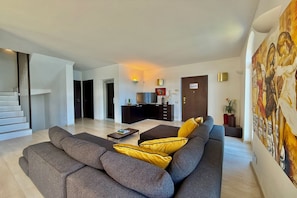 24-Zoll-Flachbildfernseher mit Satellitenempfang, Fernseher