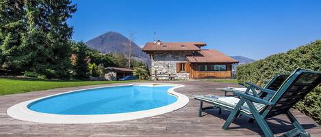 حمّام سباحة خارجي موسمي