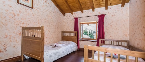 Family Villa, Multiple Bedrooms, Mountainside (Villa Victoria) | 4 bedrooms, iron/ironing board, WiFi, bed sheets