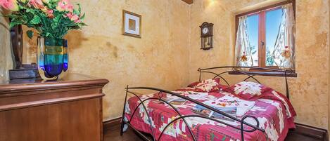 Familievilla - flere soveværelser - ved bjerg (Villa Victoria) | 4 soveværelser, strygejern/strygebræt, Wi-Fi (tillægsgebyr), sengetøj