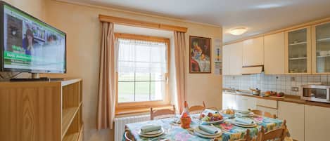 Appartement Familial, plusieurs chambres, 2 salles de bains (Rododendro) | Restauration
