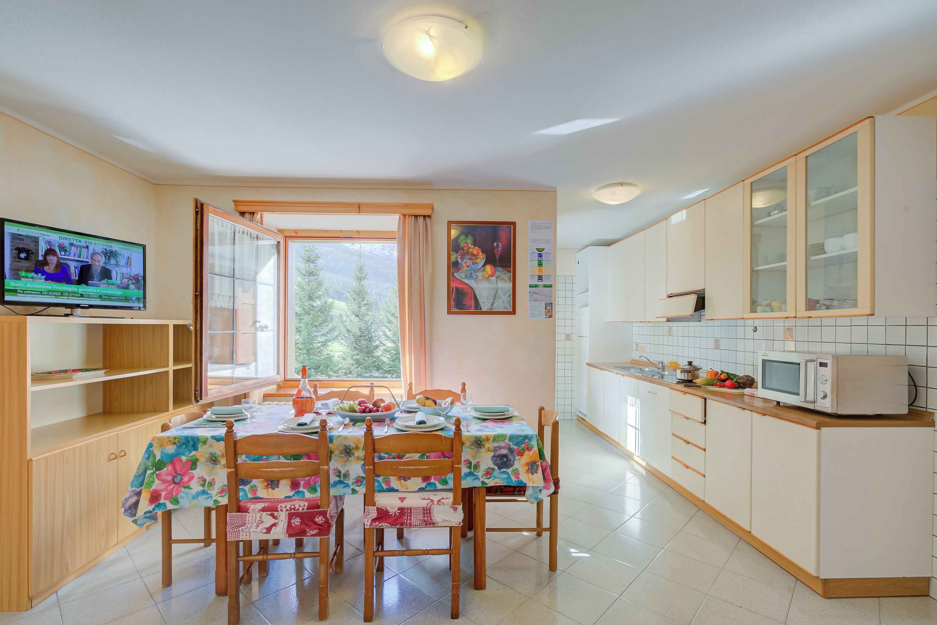 Apartamento família, vários quartos, 2 banheiros (Rododendro) | Cozinha privada | Micro-ondas, cooktop, lava-louças, cafeteira/chaleira