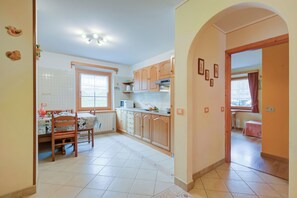 Family Apartment, 3 Bedrooms, 2 Bathrooms (Stella Alpina) | Living room | 22-inch flat-screen TV with satellite channels, TV - Stella Alpina (Livigno)