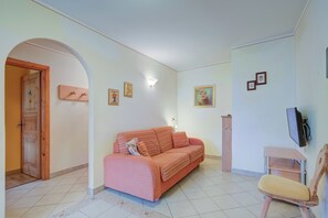 Family Apartment, Multiple Bedrooms, 2 Bathrooms (Stella Alpina) | Living room