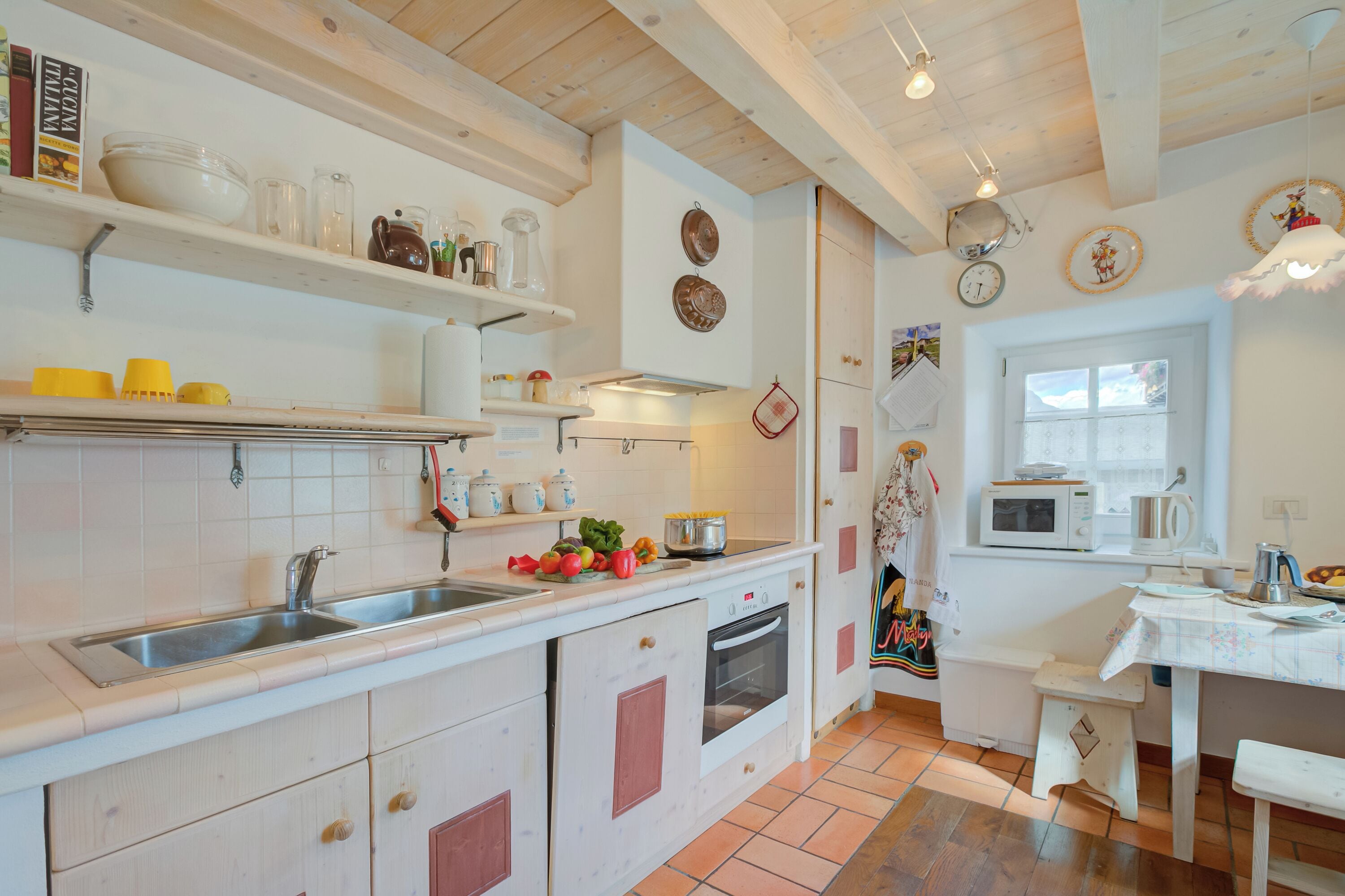 Apartamento família, vários quartos (Antico Chalet) | Cozinha privada | Micro-ondas, fogão, cooktop, lava-louças