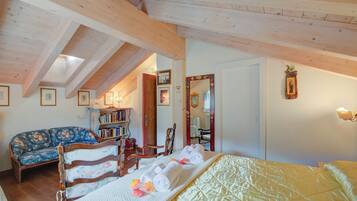 Apartamento família, vários quartos (Antico Chalet) | 4 quartos, Wi-Fi (sobretaxa), roupa de cama