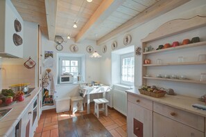 Family Apartment, 4 Bedrooms, Microwave (Antico Chalet) | Private kitchen