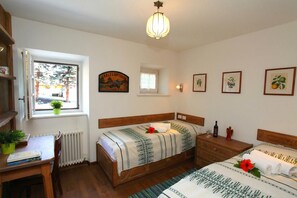 Appartement Familial, plusieurs chambres, 2 salles de bains (Chalet San Valentino) | 2 chambres, Wi-Fi, draps fournis