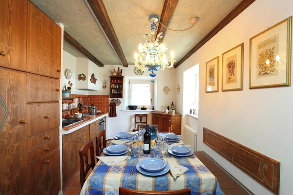 Family Apartment, Multiple Bedrooms, 2 Bathrooms (Chalet San Valentino) | Private kitchen