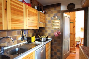 Family Apartment, Multiple Bedrooms, 2 Bathrooms (Vista Livigno) | Private kitchen
