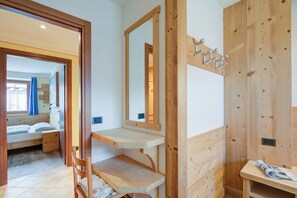 Familienapartment, Mehrere Schlafzimmer (Italia 2 Ski in-Ski out 50m) | Flur