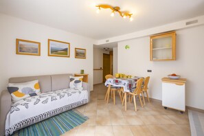 Family Apartment, 2 Bedrooms, Microwave (Italia 1 Ski in- Ski out 50m) | Dining
