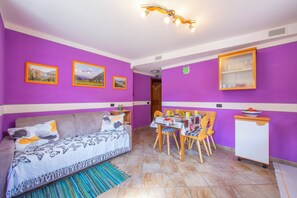 Family Apartment, Multiple Bedrooms (Italia 1 Ski in- Ski out 50m) | Living area