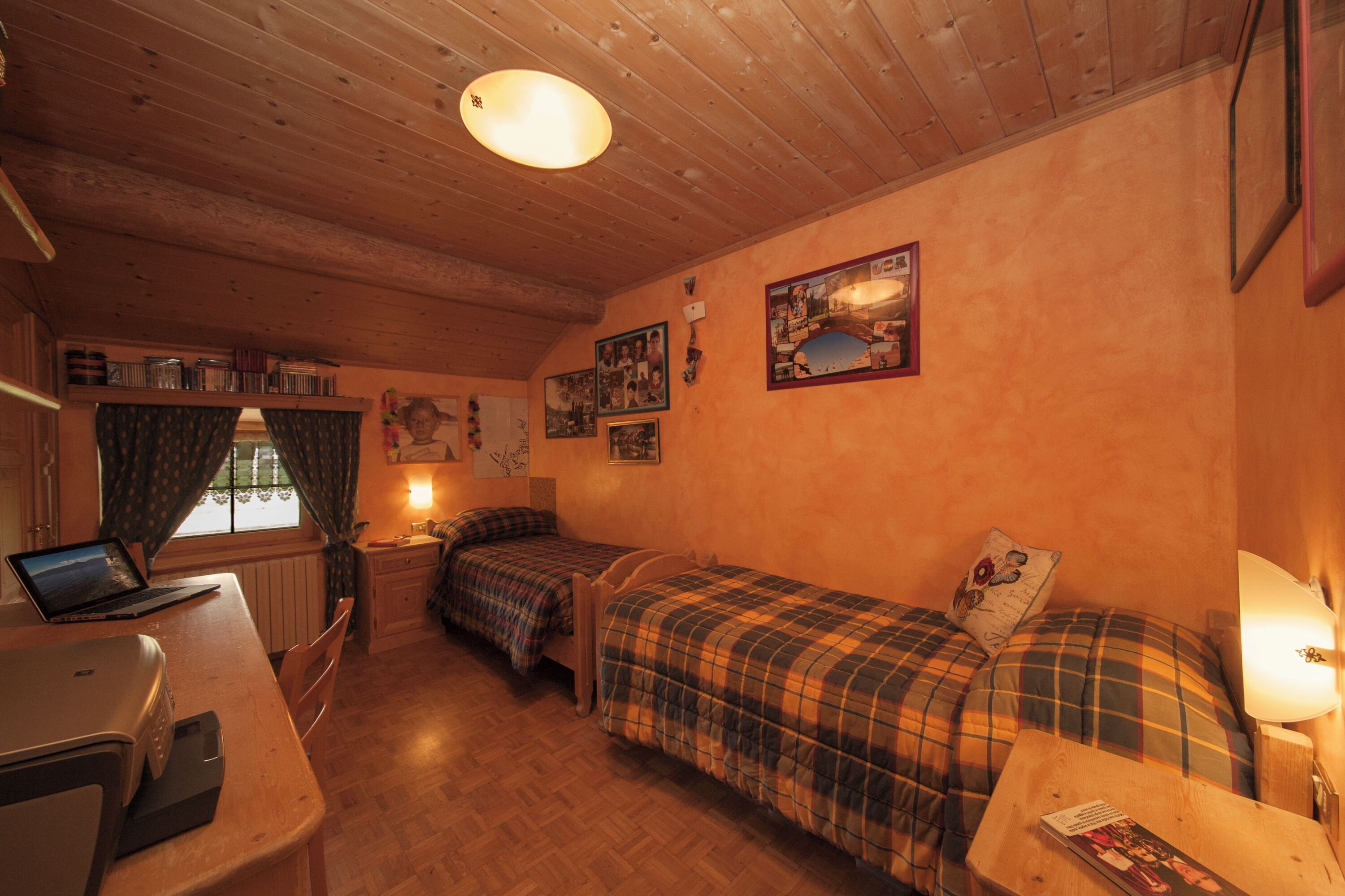 ファミリー アパートメント ベッドルーム (複数) 2 バスルーム (Azalea) | 3 室のベッドルーム、ベッドシーツ