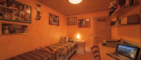 3 bedrooms, bed sheets