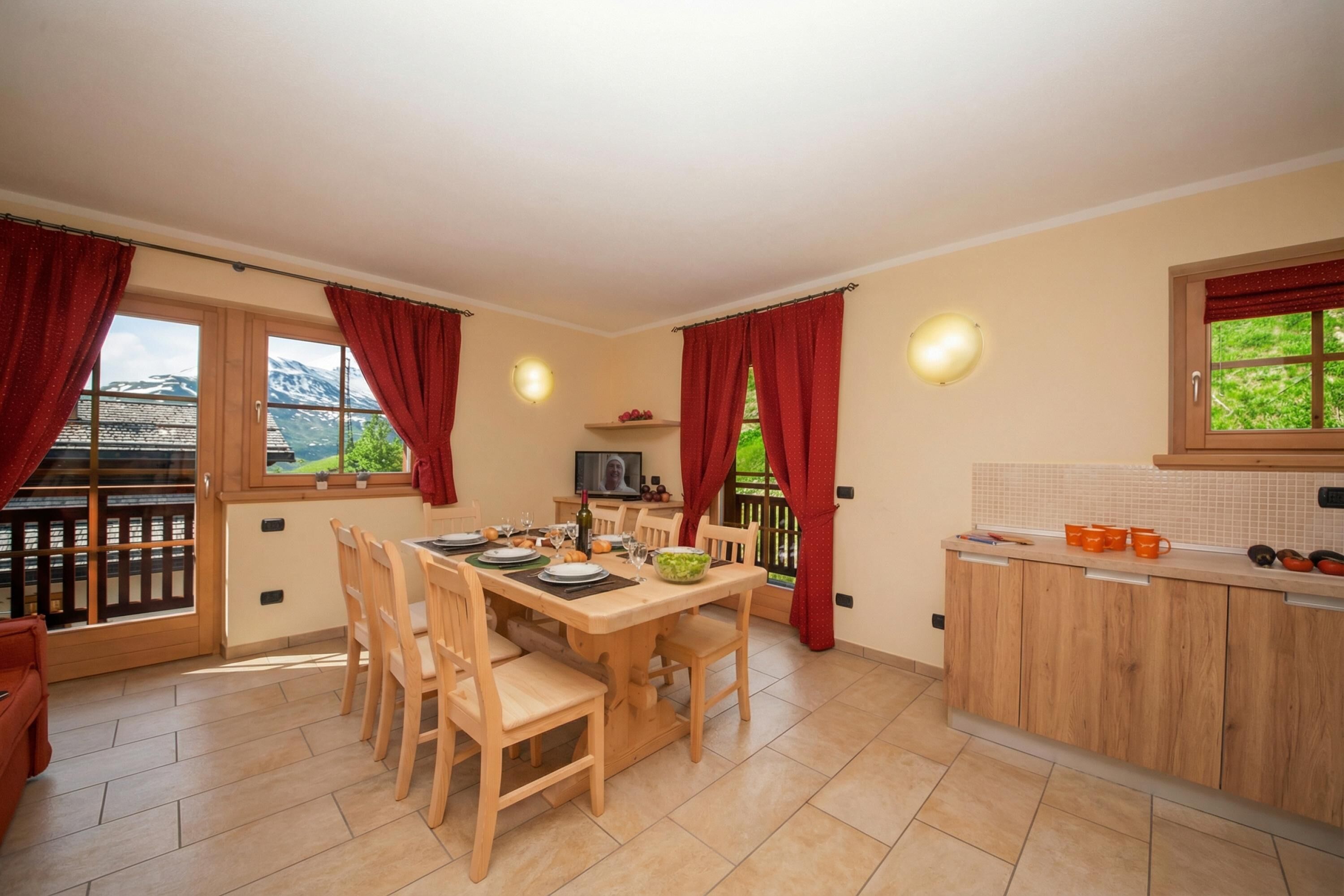 Apartamento família, vários quartos, ao lado da montanha (Sponda Ski in- Ski out 50m) | Sala de jantar