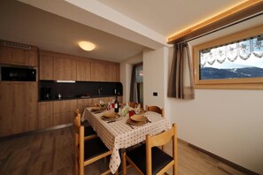 Family Apartment, Multiple Bedrooms, 2 Bathrooms (Danubio) | Dining