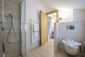 Family Apartment, 2 Bedrooms (Volga) | Bathroom | Shower, rainfall showerhead, hair dryer, bidet