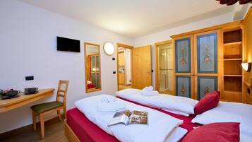 Apartamento família, vários quartos, 2 banheiros (Tamigi) | 2 quartos, Wi-Fi de cortesia, roupa de cama