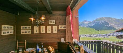 屋外ダイニングエリア