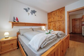 Appartamento familiare, camere multiple, 2 bagni (Martina Ski in - Ski out 50m) | 2 camere, Wi-Fi gratuito, lenzuola