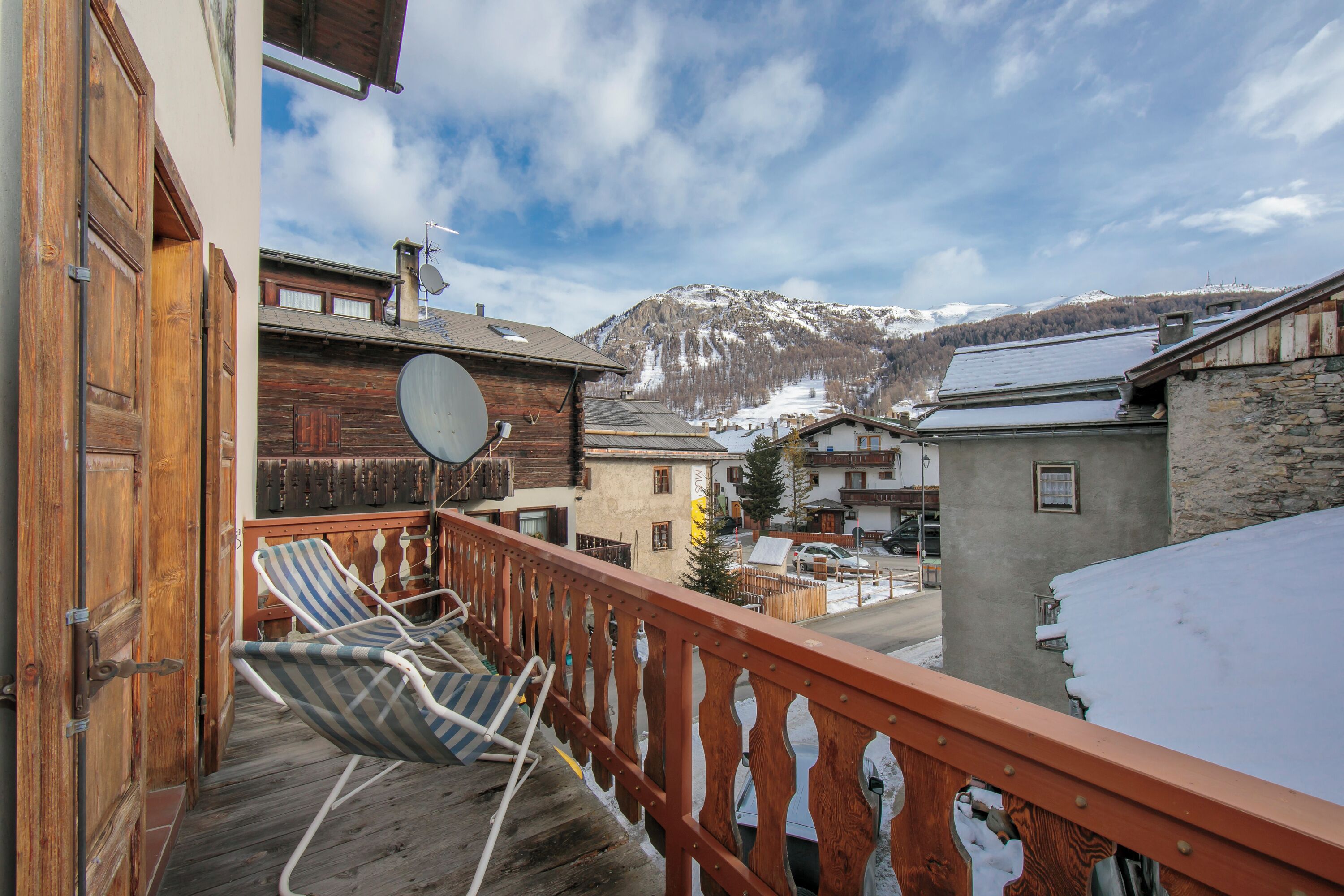 Family Apartment, Multiple Bedrooms, 2 Bathrooms (Martina Ski in - Ski out 50m) | Balcony