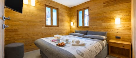 Family Apartment, 1 Bedroom, Microwave (Marlies Ski in - Ski out 50m) | 1 bedroom, free WiFi, bed sheets