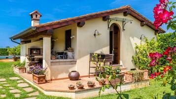 Biệt thự dành cho gia đình, nhiều phòng ngủ (Villa Pallina With Pool) | Hiên