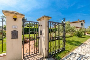 A gated entrance with a mailbox and a house number 1120 in the background. - Villa Pallina With Pool (Massarosa)