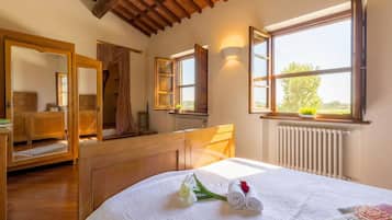 4 quartos, Wi-Fi de cortesia, roupa de cama