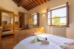 4 bedrooms, free WiFi, bed sheets