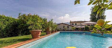 Sæsonbestemt udendørs pool