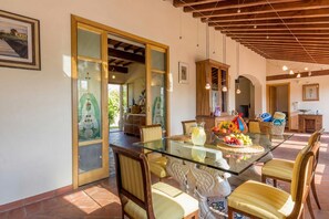 Villa familiar, varias habitaciones (Villa Pallina With Pool) | Restaurantes