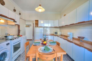 패밀리 하우스, 침실 2개, 산비탈 (Casa Vittoria 800m from sea) | 전용 주방 | 대용량 냉장고, 전자레인지, 오븐, 쿡탑