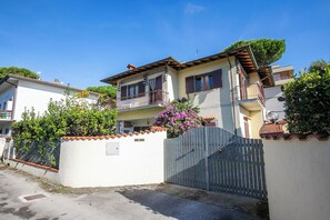 Family House, Multiple Bedrooms, Mountainside (Casa Vittoria 800m from sea) | Exterior - Casa Vittoria 800m from sea (Forte dei Marmi)