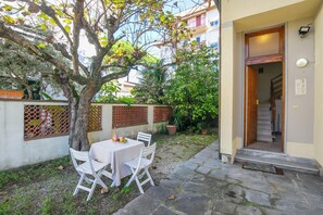Outdoor dining - Casa Vittoria 800m from sea (Forte dei Marmi)