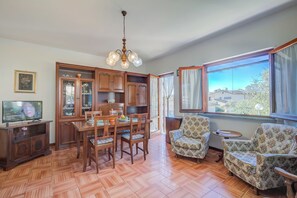 22-英寸电视（配备有线频道）