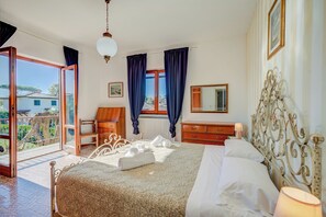 Family House, Multiple Bedrooms, Mountainside (Casa Vittoria 800m from sea) | 2 bedrooms, iron/ironing board, bed sheets - Casa Vittoria 800m from sea (Forte dei Marmi)