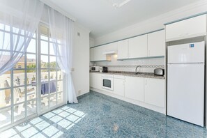 Mikrobølgeovn, ovn og kokeplater