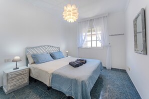 1 soverom, strykejern/-brett, wi-fi og sengetøy