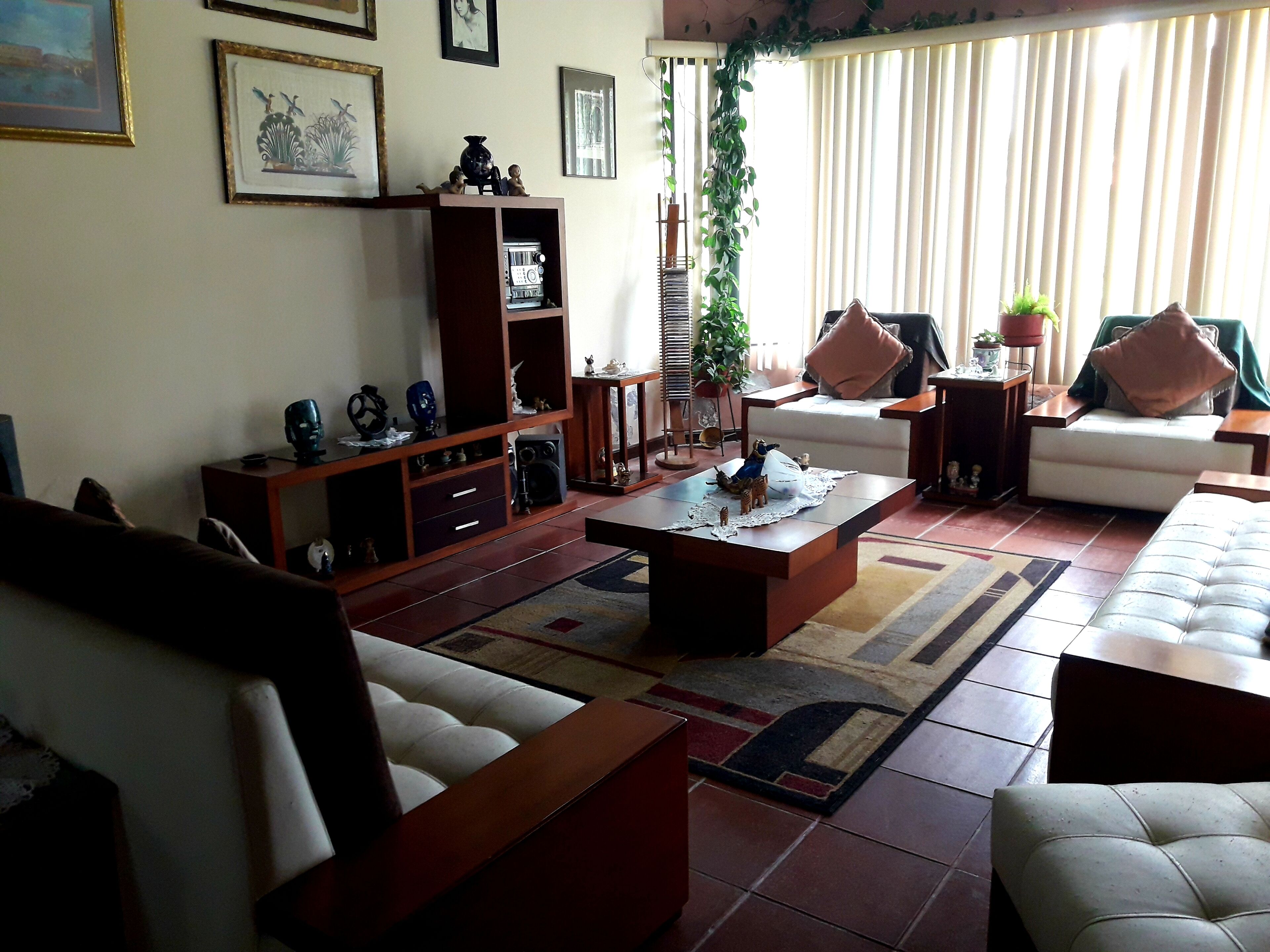 Smart TV, fireplace, heated floors