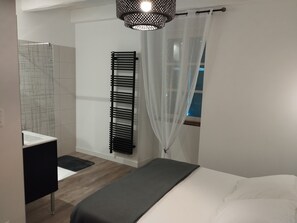 4 bedrooms, desk, iron/ironing board, free WiFi - Mas en pierre - swimming pool -Sud Ardèche - 1.4ha (Rosières)