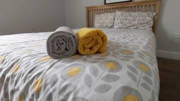 4 bedrooms, iron/ironing board, free WiFi, bed sheets