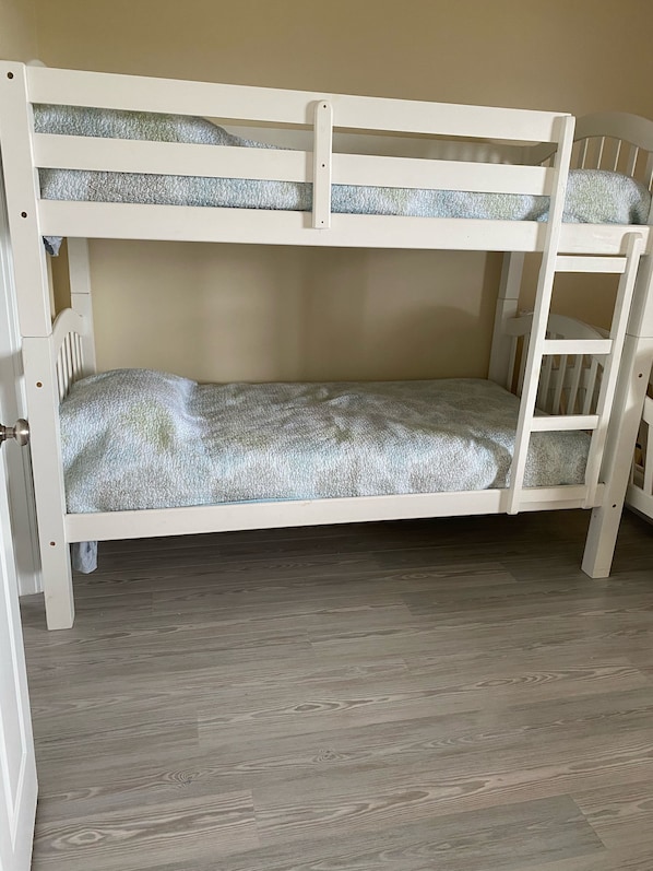 Guest bedroom area - Spacious OceanView Condo with a Balcony - VillaCapriani Resort - Up to 10 Guests (North Topsail Beach)
