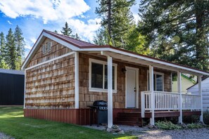 Exterior - Red Roof Cabin at Spotted Bear Retreat (Martin City)