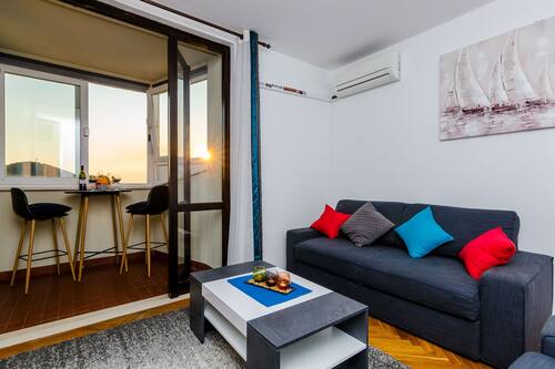 Huoneisto (Apartment Boca - One Bedroom Apartmen) | Olohuone | 25–tuumainen taulutelevisio, jossa digitaalikanavat